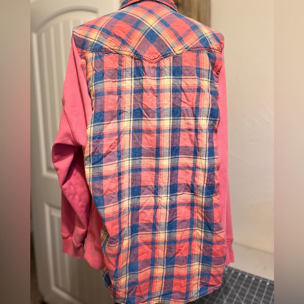 Upcycled Snap button flannel - Picture 3 of 3